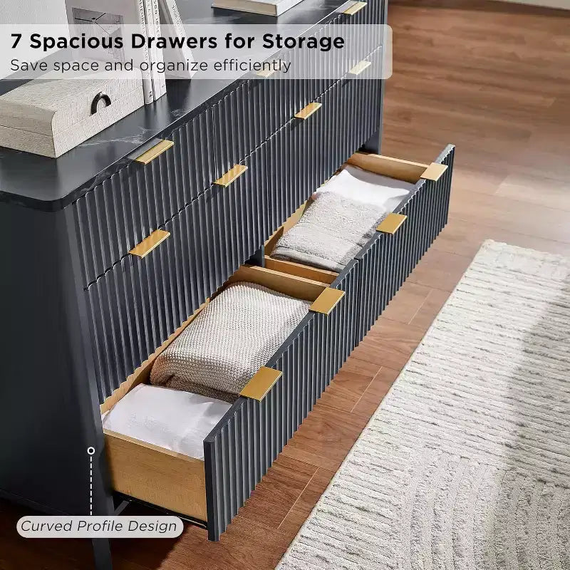 Commode cannelée à 7 tiroirs, commode moderne de 54 pouces avec plateau en faux marbre et design incurvé, organiseur de rangement en bois pour chambre à coucher, salon