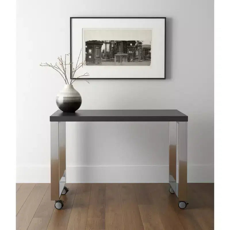 Bureau roulant à plateau coulissant en bois gris et argenté et acier inoxydable, 39 po