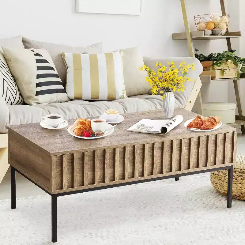 Table basse rectangulaire moderne du milieu du siècle avec cannelures de 42,5 po, tiroirs, étagères ouvertes et finition en bois clair, montage facile